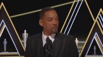 Usai Tampar Chris Rock, Will Smith Menangis di Panggung Oscar 2022