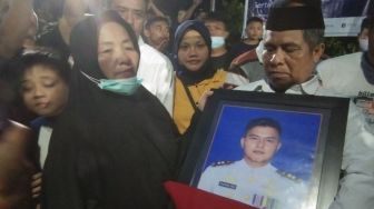 3 Fakta Pemakaman Lettu Marinir Muhammad Iqbal, Warga Berebut Ingin Melihat Jenazah Putra Terbaik Anggotoa