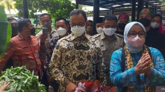 Ikut Panen Raya Sayur-sayuran di Jaktim, Anies: Mengingatkan Momen Lebaran