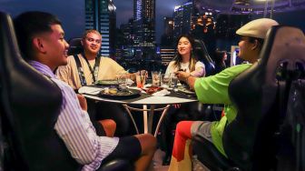 Sensasi Makan Malam di Ketinggian 50 Meter Lewat Restoran Lounge In The Sky Indonesia