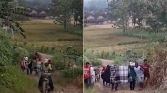 Akses Jalan Sulit Tak Ada Faskes Memadai, Warga Desa di Jawa Timur Ditandu Sarung Demi Pengobatan
