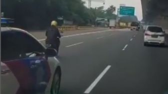 Viral! Pengendara Motor Berkejar-kejaran dengan Polisi di Tol Jakarta-Cikampek, Publik: Berasa Main GTA