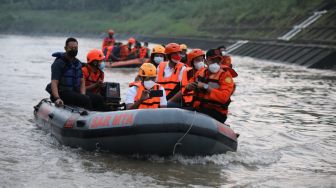 Susur Sungai Bengawan Solo Bareng Gibran, Ganjar Pranowo Kaget: Potensi Wisatanya Banyak Banget!