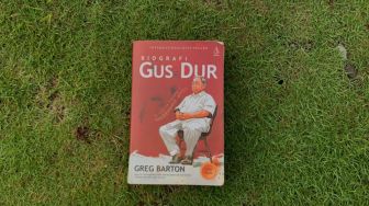 Ulasan Buku Biografi Gus Dur, Cerita Perjalanan Presiden Keempat Indonesia