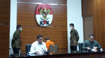 Suparman Baru Bebas, Mantan Gubernur Riau Annas Maamun Ditahan KPK