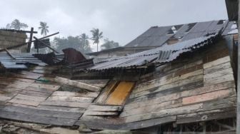 128 Rumah Warga Rusak Diterjang Angin Kencang di Bangka Tengah