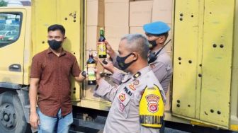 Ribuan Botol Miras Kiriman dari Jakarta Digagalkan Polres Pandeglang