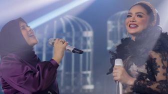 5 Momen Konser Anniversary Aurel dan Atta, Krisdayanti Tepuk Jidat Lihat Kelakuan Menantu