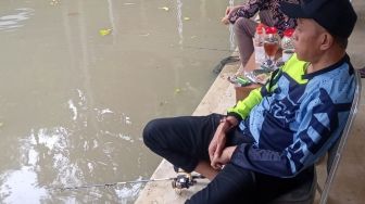 Tolak Komentari Rotasi AKD, Wabup Cianjur Mancing di Kolam DPRD