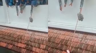 Viral HP Seorang Siswa Jatuh di Atas Genteng, Satu Sekolah Gempar sampai Jejeritan Bantu Ambil