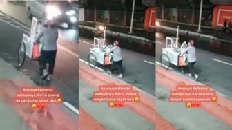 Viral Pedagang Keliling Ajak Anak Kerja, Ekspresi Semringah Lihat Jualan Ayahnya Laris Bikin Publik Terenyuh