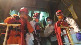 Tim SAR Evakuasi Warga Negara Filipina yang Alami Kecelakaan