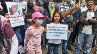 Ikut Unjuk Rasa Di Kantor UNHCR, Anak-anak Pengungsi Afganistan: We Want Justice!