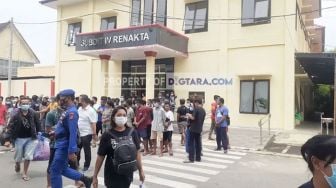 Kala Puluhan PMI Ilegal di Polda Sumut Dipulangkan ke Daerah Asal