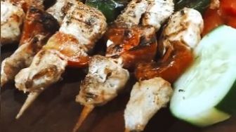 Restoran Ini Sajikan Menu Sate Arab, Tampilannya Sukses Bikin Ngiler