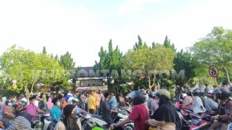 Penuh Banget, Peziarah Membludak di TPU Bontang Kuala: Ada 2 Orang Meninggal
