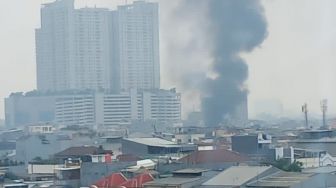 Kebakaran Rumah di Belakang Mall Season City Jakbar, 19 Damkar Dikerahkan