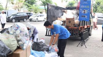 Program Sedekah Sampah Jumat Berkah di Medan Hasilkan Rp 653.560 untuk BKM