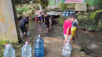 Tradisi Warga Banyuwangi ke Mata Air Keramat Penawar untuk Bekal Ramadhan