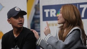 Muak Lihat Ayu Ting Ting Selalu Telat sampai Lokasi Syuting, Wendy Cagur Kasih Teguran Keras