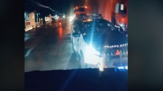 Viral Pengendara Mobil Pajero Lawan Arus hingga Timbulkan Kemacetan, Netizen: Plat B, Norak Berasa Punya Jalan