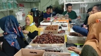 Jelang Bulan Ramadhan, Penjualan Kurma di Solo Menggeliat