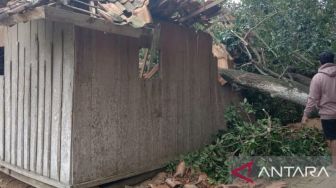 Hujan Ekstrem Memorakporandakan Pamesakan, Dilaporkan Seorang Korban Terluka