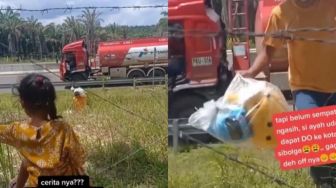 Momen Haru, Ayah Berikan Boneka Impian Anaknya Lewati Pagar Duri Pinggir Tol