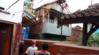 Puting Beliung Rusak 62 Rumah di Kabupaten Wajo, Gubernur Sulsel Andi Sudirman Kirim Bantuan