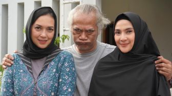 6 Pesona Maudy Koesnaedi Berhijab Syar'i di Sinetron Ramadhan, Gak Nampak Penuaan!