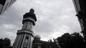 Wisata Sejarah ke Masjid Jami Maulana Hasanuddin