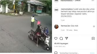 Tak Hiraukan Aba-aba 'Pak Ogah, Pengendara Ini Justru Kena Batunya