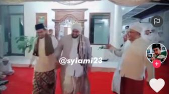Viral! Momen Habib Syech Nari Zapin Bareng Buya Arrazy Sukses Bikin Warganet Terenyuh