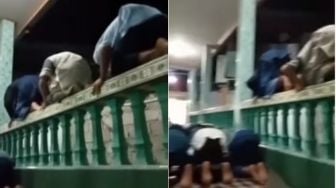 Pantang Nyerah Meski Tak Ada Tempat, Para Pemuda Ini Pilih Salat Tarawih di atas Pagar, Warganet: Melawan Hukum Newton