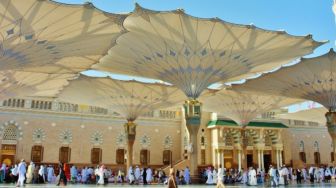 Jemaah Haji Indonesia Nyaris Ditangkap Askar, Petugas Ingatkan Larangan Merokok di Masjidil Haram