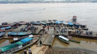 Ini Kondisi Penyeberangan Orang dan Barang Steher Pasar Sekadau