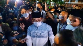 Sampaikan Ceramah Tarawih Selama 32 Menit di Masjid Kampus UGM, Ridwan Kamil Doakan Mahasiswa di Jogja Jadi Gubernur