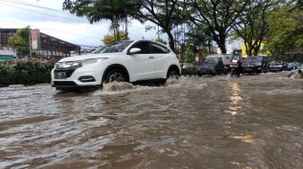 Hujan Deras, Kota Malang Kebanjiran hingga Jembatan Nyaris Ambrol