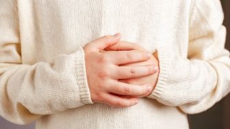 5 Cara Alami Mengatasi Sakit Perut yang Bikin Tak Nyaman