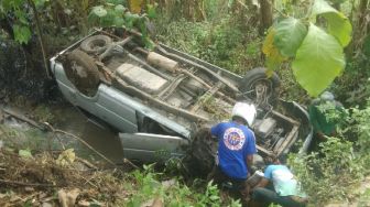 Gara-gara Kalajengking, Minibus di Mojokerto Nyungsep ke Sungai