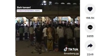 Viral Tarawih Super Cepat di Blitar, Bagaimana Hukum Salat Tarawih Cepat?