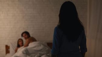 Tak Habis Pikir! Istri 'Tidur' Bareng Abang, Suami yang Heran Cerita ke Selingkuhan, Publik sampai Melongo