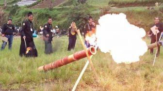 Mengenal Festival Long Bumbung Lereng Gunung Lawu: Pekakkan Telinga, Namun Disambut Antusias Warga