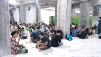 Sedia Takjil Gratis, Masjid Ibnu Sina Malang Jadi Tempat Favorit Buka Puasa Mahasiswa dan Karyawan Mal