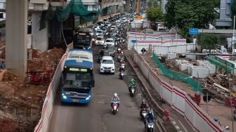 Begini Pantauan Arus Lalu Lintas di Kawasan Kuningan Jelang Berbuka Puasa