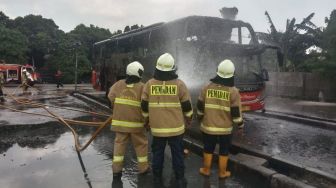 Mesin Mati, Bus Tetiba Terbakar di Terminal Pulo Gebang