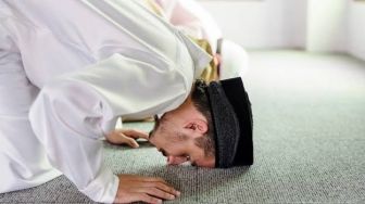 Niat Sholat Tarawih untuk Imam dan Makmum, Lengkap dengan Doa Setelah Sholat