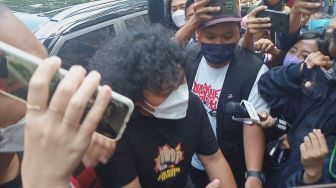 Marshel Widianto Hadir di Polda Metro Jaya, Sempat Emosional dan Sampaikan Ini ke Wartawan