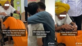 Pria Nekat Curi Dompet demi Biayai Ibunya yang Lumpuh, Momen Sujud Minta Maaf Saat Dibebaskan Bikin Terenyuh