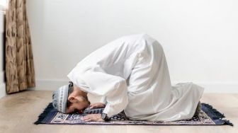 Bacaan Doa Setelah Sholat Fardhu Sesuai Anjuran Rasulullah SAW, Lengkap dengan Rangkaian Dzikir